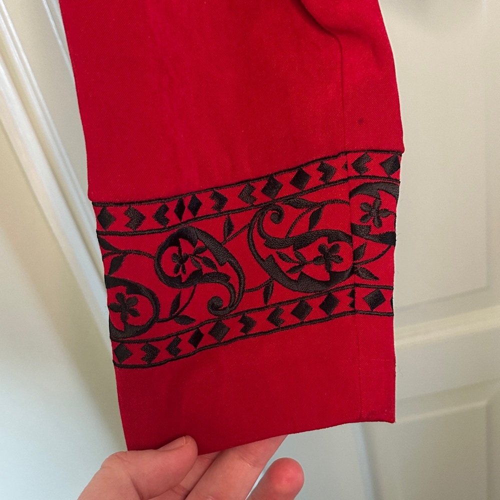 Vintage Sheri Martin Elegant Red Blazer with Black Accents - Picture 4 of 9